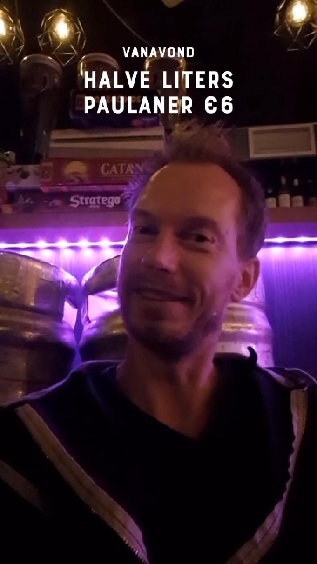 Vanavond trakteert niet alleen de Sint, maar wij ook! 🎁

Halve liters Paulaner zijn maar €6, dus kom lekker binnenwaaien, warm je op, en drink er eentje met ons mee. 🍻

Tot vanavond, we schenken ‘m graag voor je in! ✨